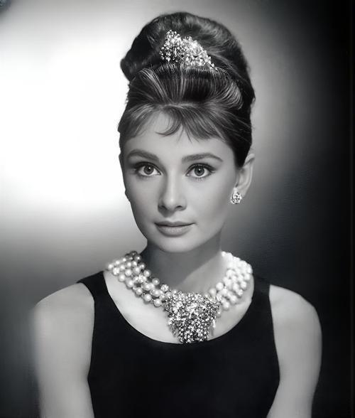 金牛王 奥黛丽·赫本之子起诉餐饮公司擅用其姓名肖像！获赔20万元